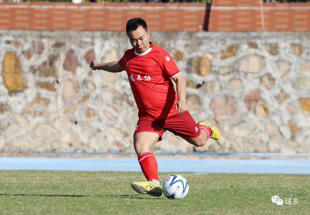 包含集结日新疆广汇内部沟通：法国杯节点到来；悬念犹存；轮换策略成焦点的词条